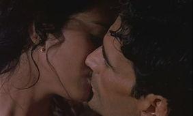 吻下面视频,情感交融的瞬间